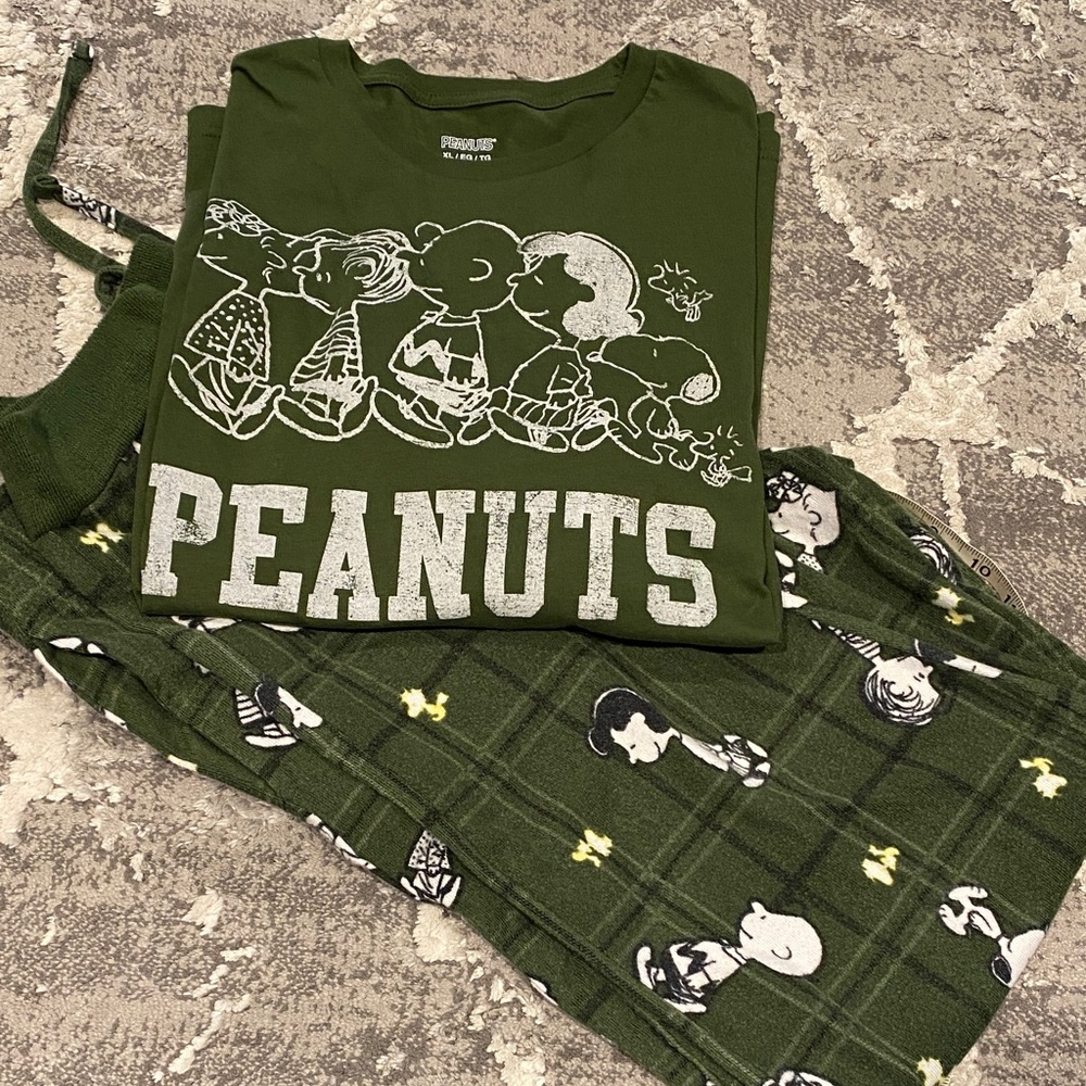 Peanuts Olive Green Men’s Graphic Tee and Pants Set Pajamas
